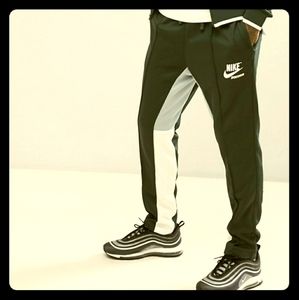 Nike Archive Retro Joggers In Green 